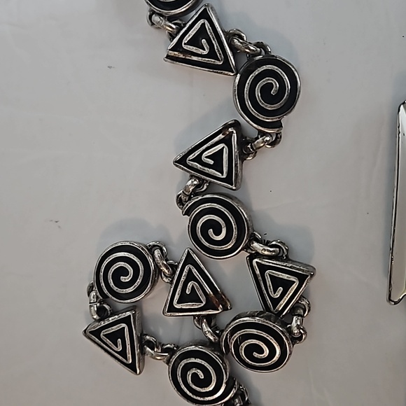 Streets Ahead  Belt Metal Design Detail sz M Black Pre-owned - Picture 1 of 8